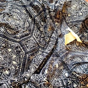 TunicStyle Black paisley top w/ button detail